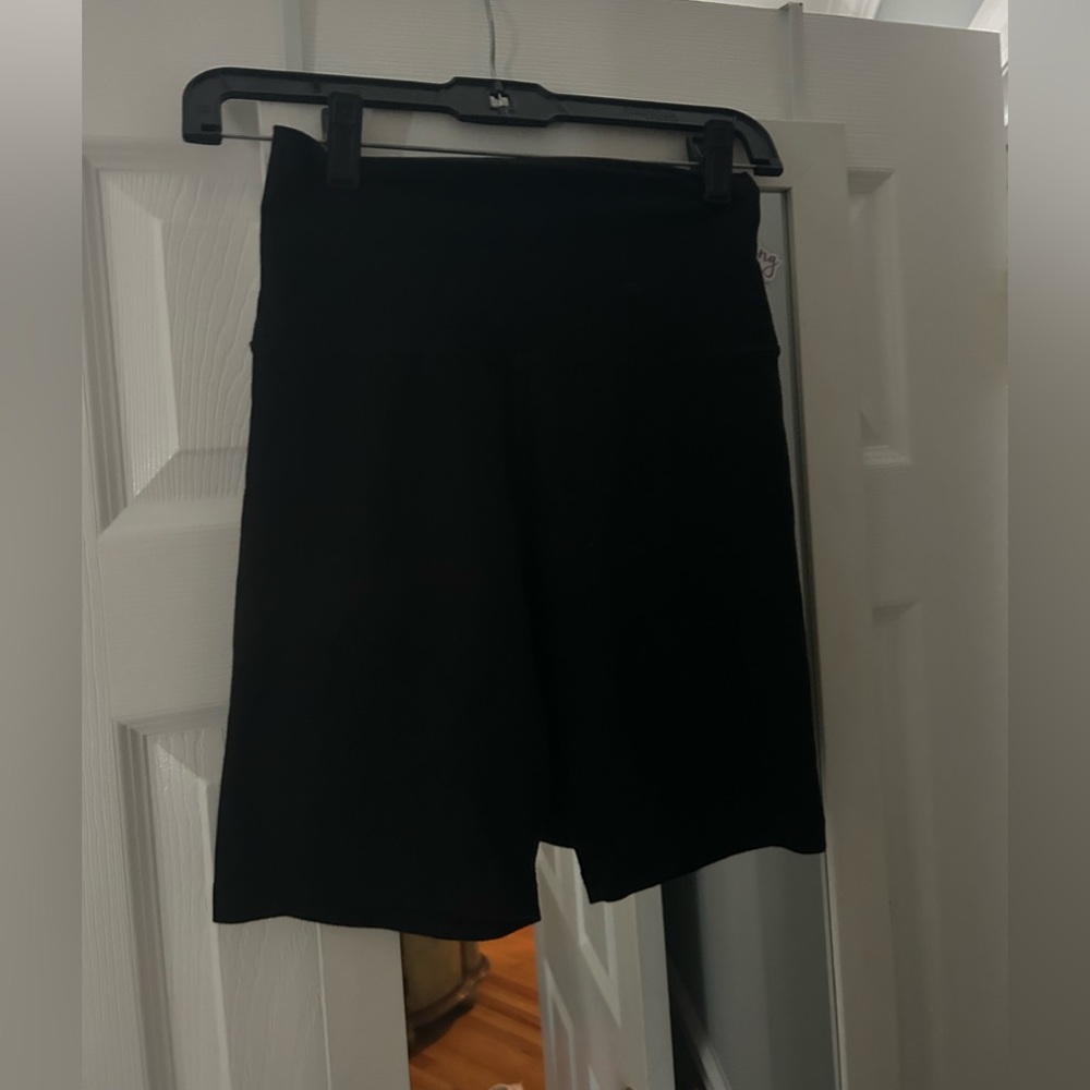 arie biker shorts never worn